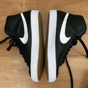Boys Grade School Nike Blazer Mid ‘77 Leather Black/White Sz 6.5Y